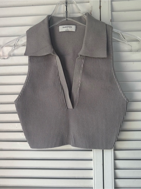 Babaton Tops - Babaton Aritzia Sculpt Knit Sleeveless Cropped Polo Top Size S